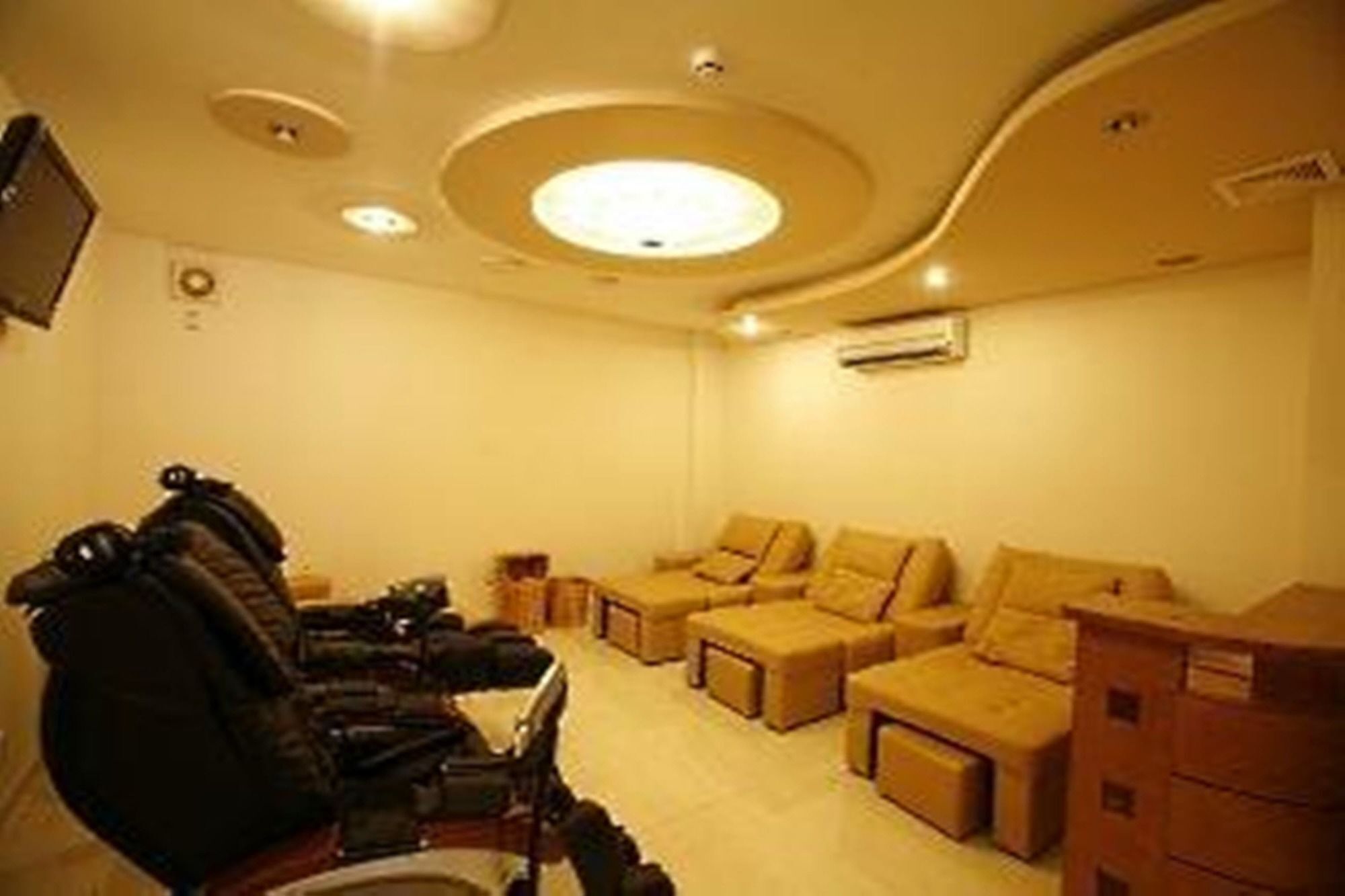 Adora Hotel Thành Pho Ho Chí Minh Esterno foto